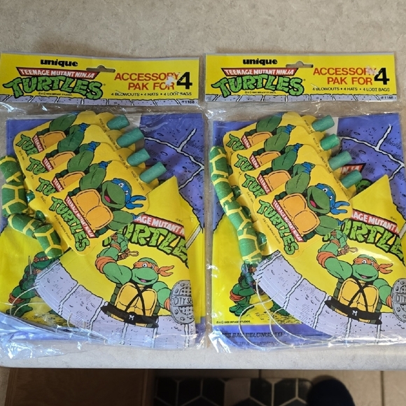 ❌️ SOLD ❌️ Unique Teenage Mutant Ninja Turtles Accessory Pack - Picture 1 of 5